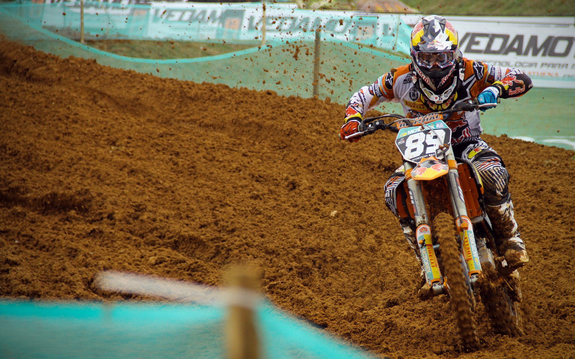 3-1，巴萨升至第2 落后榜首5分，亚马尔、费兰、拉什福德各入一球，巴萨二队